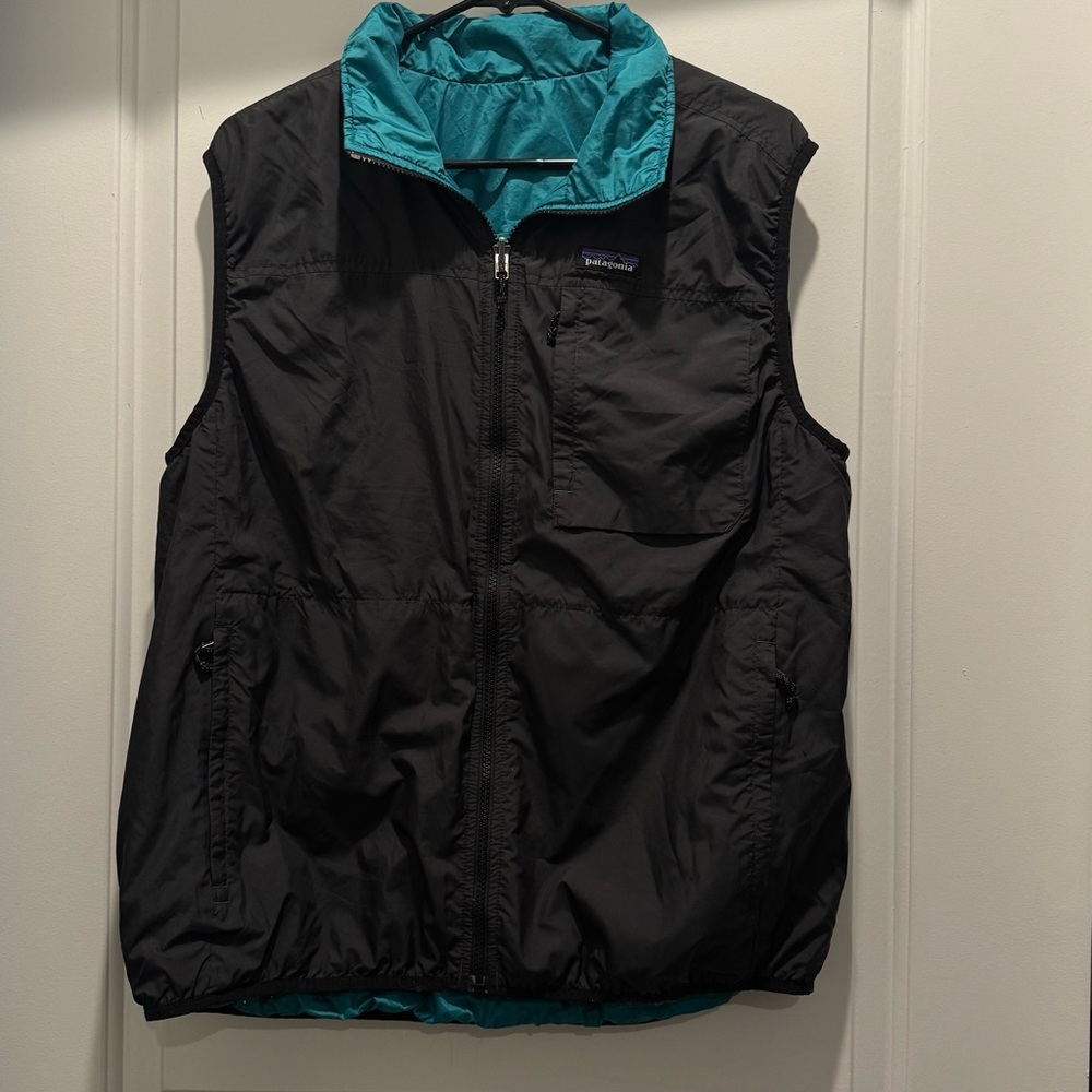 Reversible Patagonia Black and Teal Vest